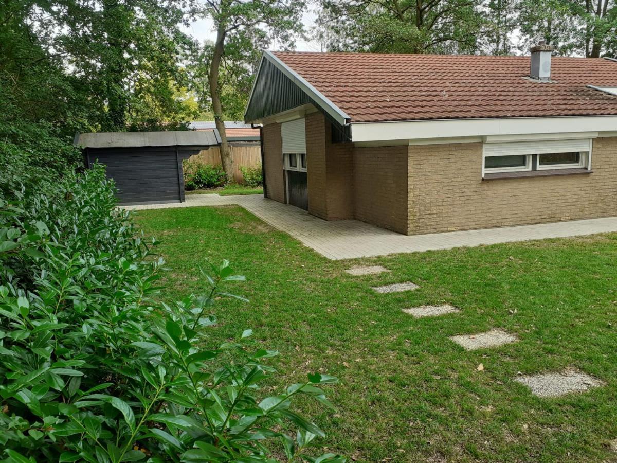 Bungalow/Vakantiehuis Op Park Bavelds Dennen 데네캄프 외부 사진